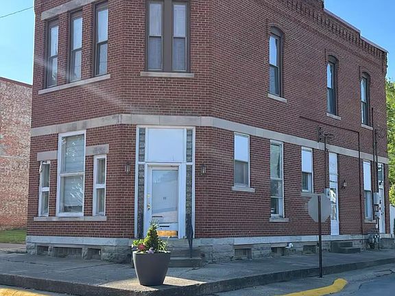 4th image of 115 E Smith St