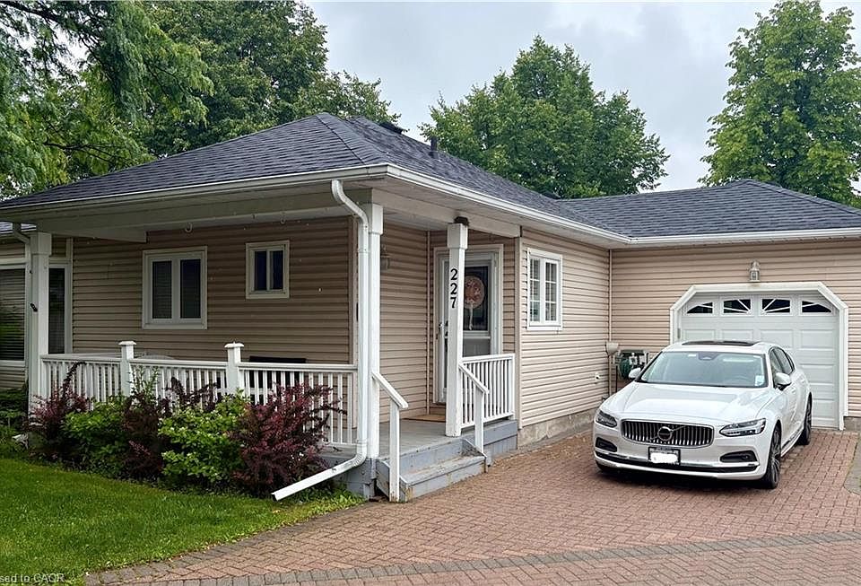 1st image of 227 Silverbirch Blvd