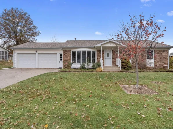 1225 Glenwood Ln, Muscatine, IA 52761
