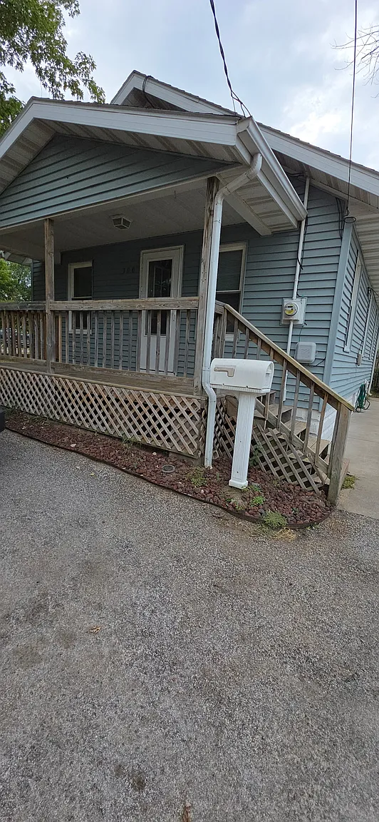 300 Prince St photo 1