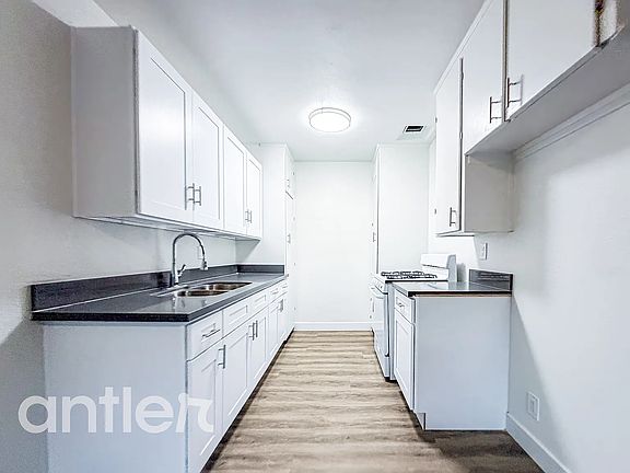 3rd image of 4511 Pinafore St #O28