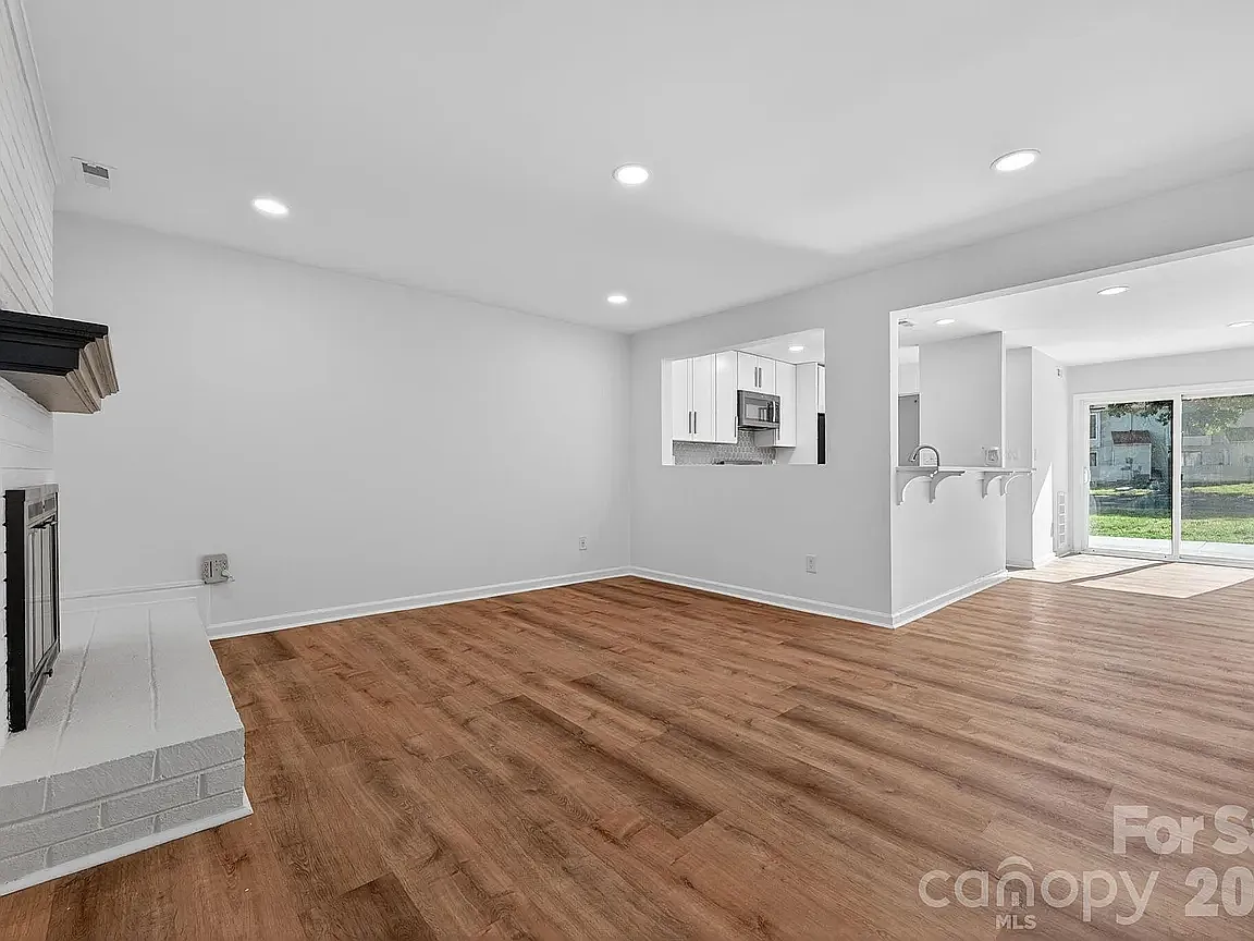 11017 Carmel Crossing Rd — Photo 2