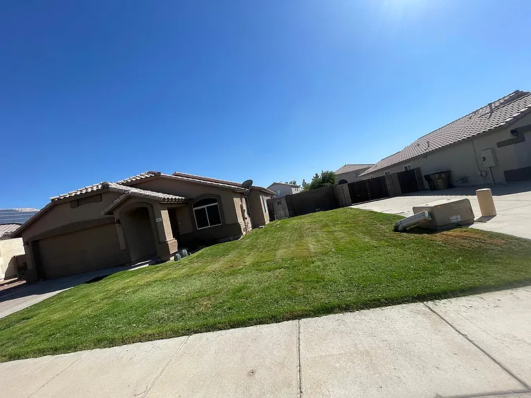 10913 W Frier Dr — Photo 8