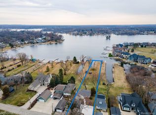 3506 Moberly Dr, Commerce Township, MI 48382