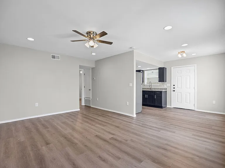 2615 Ektom Dr — Photo 44