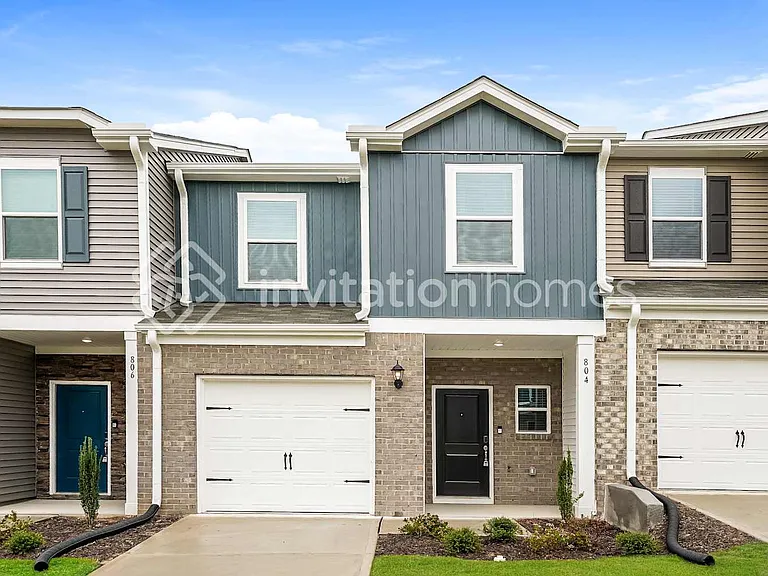 804 Holiday Park Ln — Photo 1