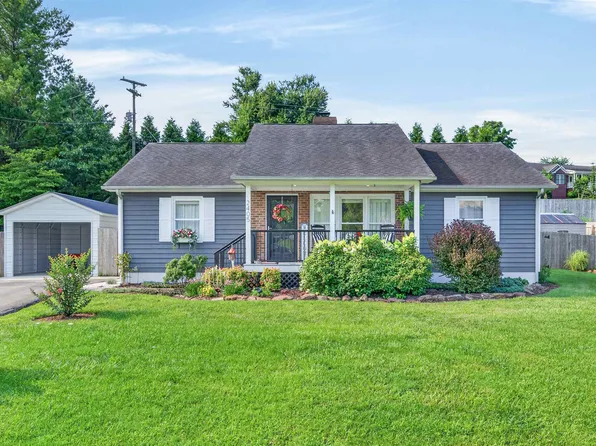 2405 Glade Dr SE, Christiansburg, VA 24073