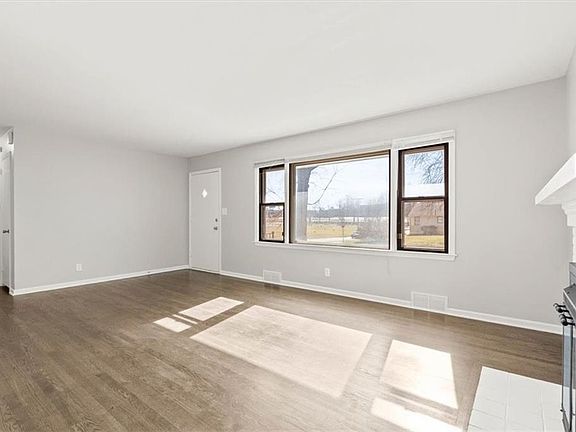 4th image of 1326 Skyline Dr