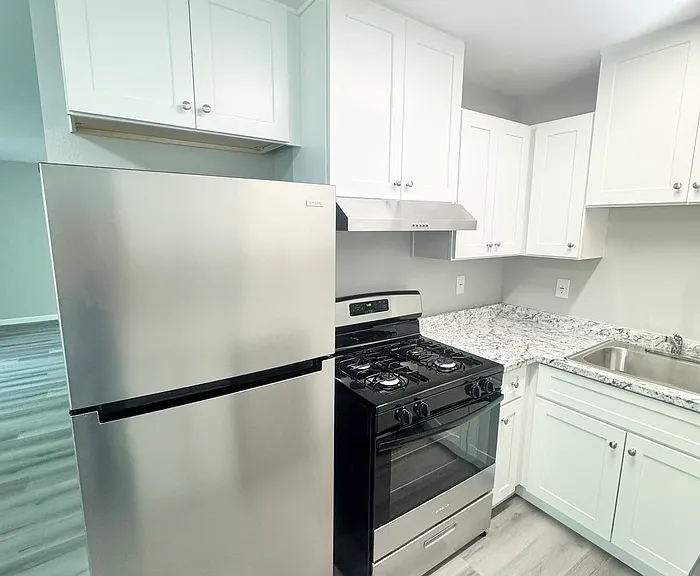 204 Pine St — Photo 2