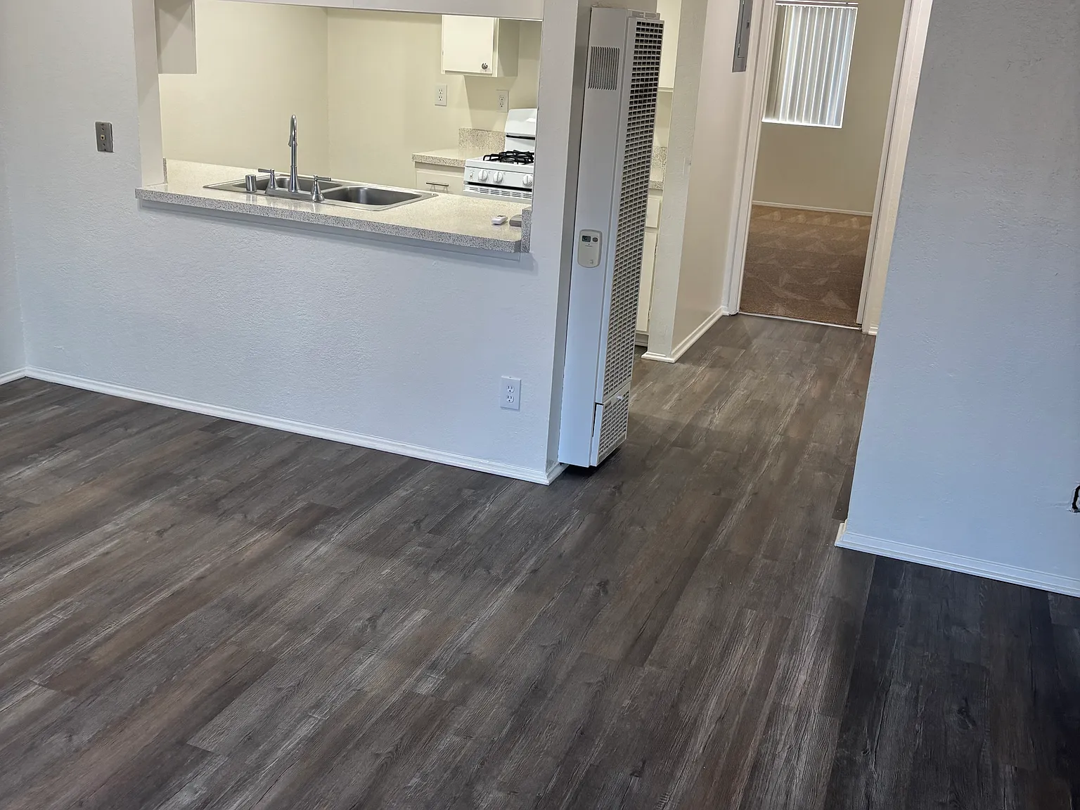 California Apartments — Photo 3
