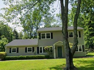 3 Flower Ln, Valley Cottage, NY 10989