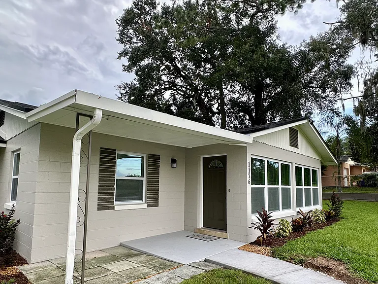 1176 Lake View Dr — Photo 3