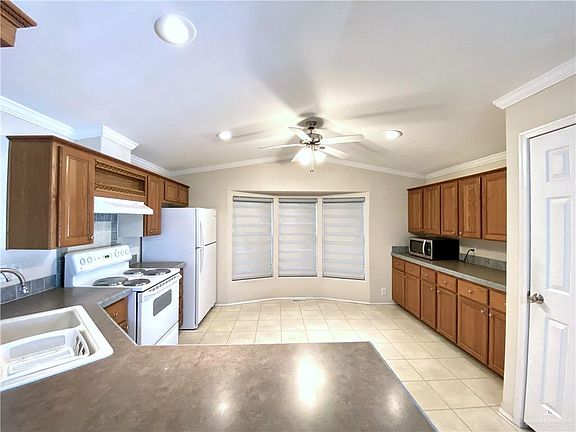 4th image of 2404 Bunker Dr