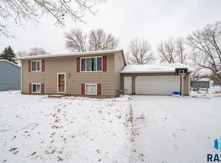 821 S Lakota Ave, Brandon, SD 57005