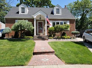 50 Sprague Dr, Valley Stream, NY 11580