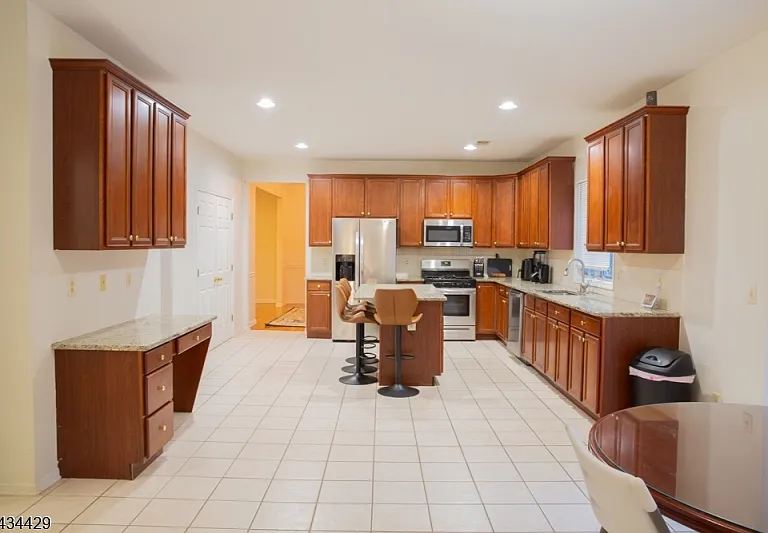 4 Lewis Hollow Rd — Photo 7