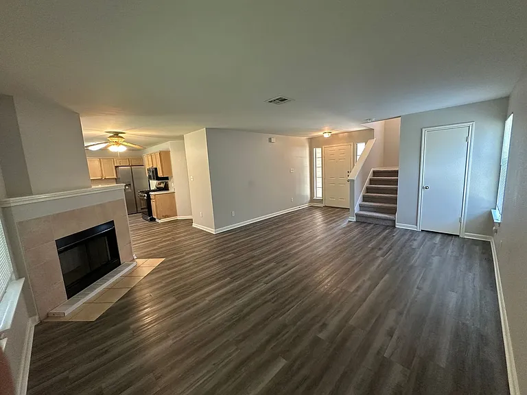 1917 White Oak Cir — Photo 6