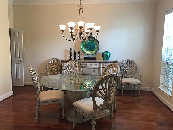 Stunning Dining room.