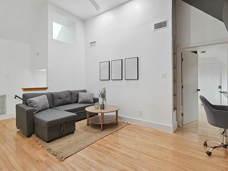 2420 Vista Glen Ln — Photo 17