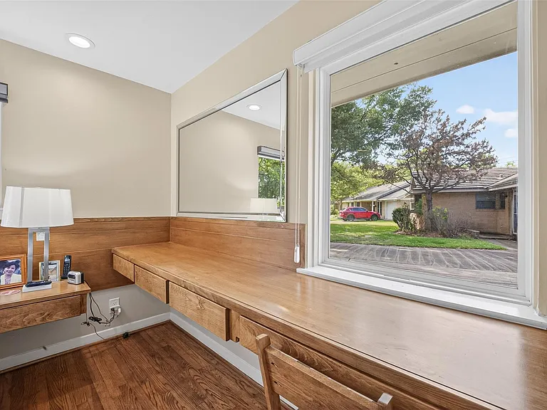 11230 Huggins Dr — Photo 30