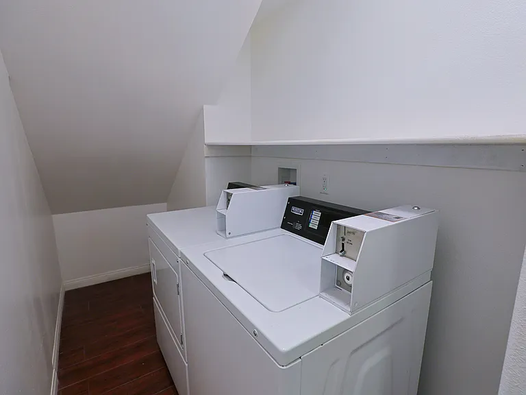 In unit washer and dryer free of charge for tenant use