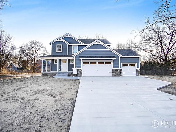 3rd image of 240 Chopin Dr