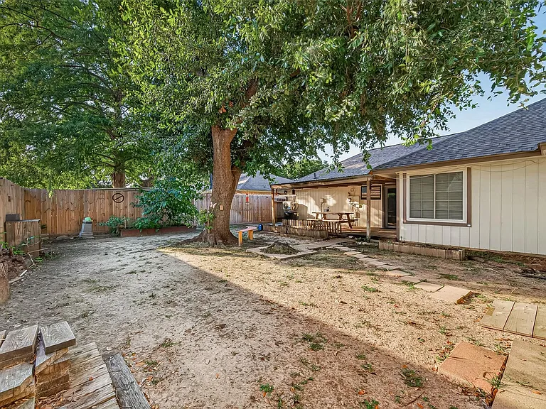 10031 Prospect Hill Dr — Photo 32