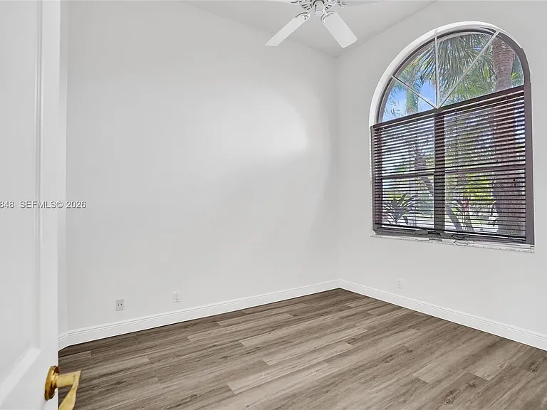 10800 Haydn Dr — Photo 12