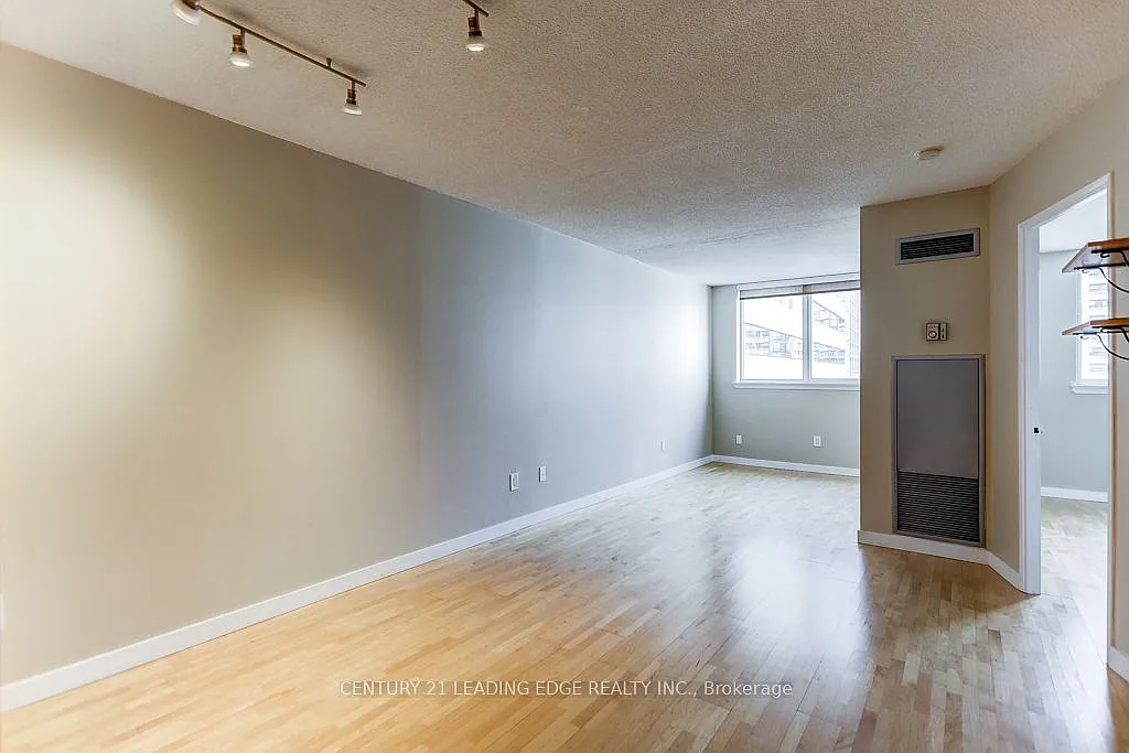 Building Photo - 1055 Bay St #1416