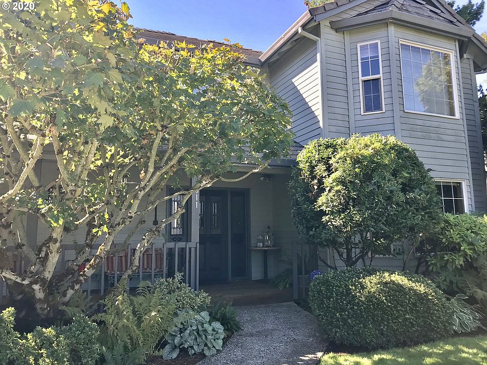 1st image of 1011 NW 81st Cir