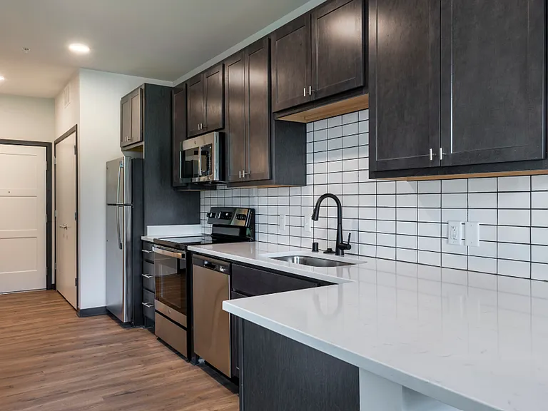 Homestead Luxury Apartments — Photo 18