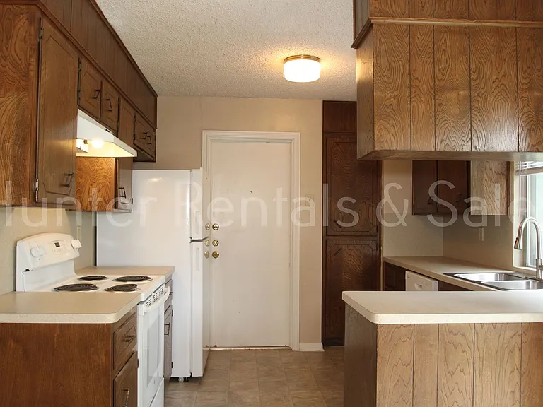 2810 Lawndale St — Photo 15