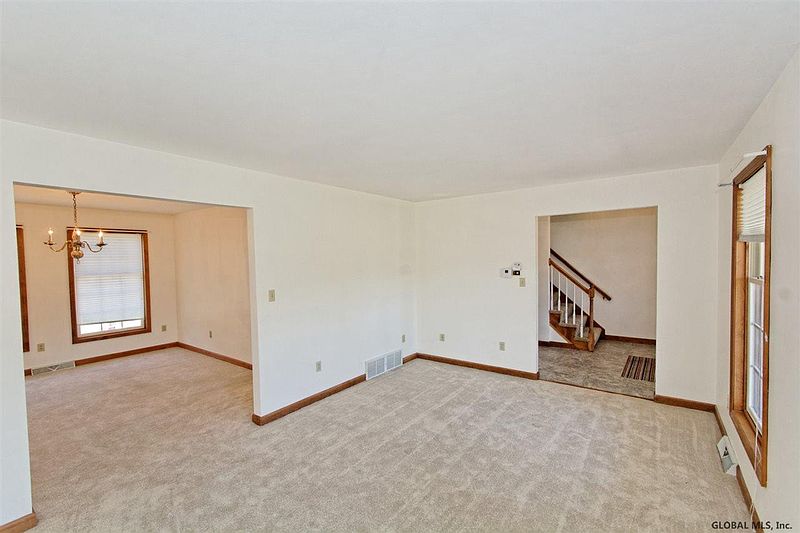 3rd image of 1497 MAPLECREST Drive