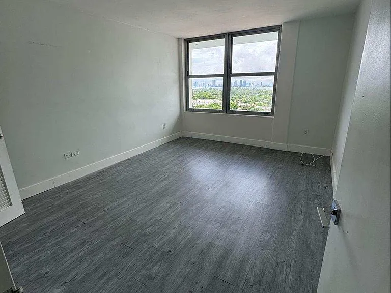 2899 Collins Ave #1708 — Photo 4