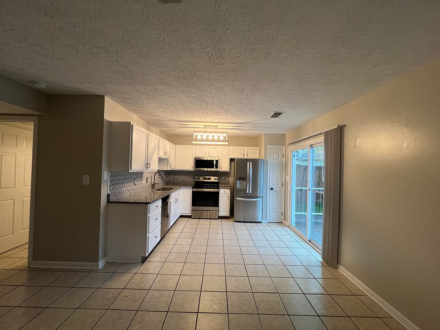 3 bed, 2.5 bath, 1544 sqft, $2,500 — Photo 2