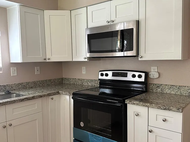 1222 Ravenscourt Dr — Photo 8