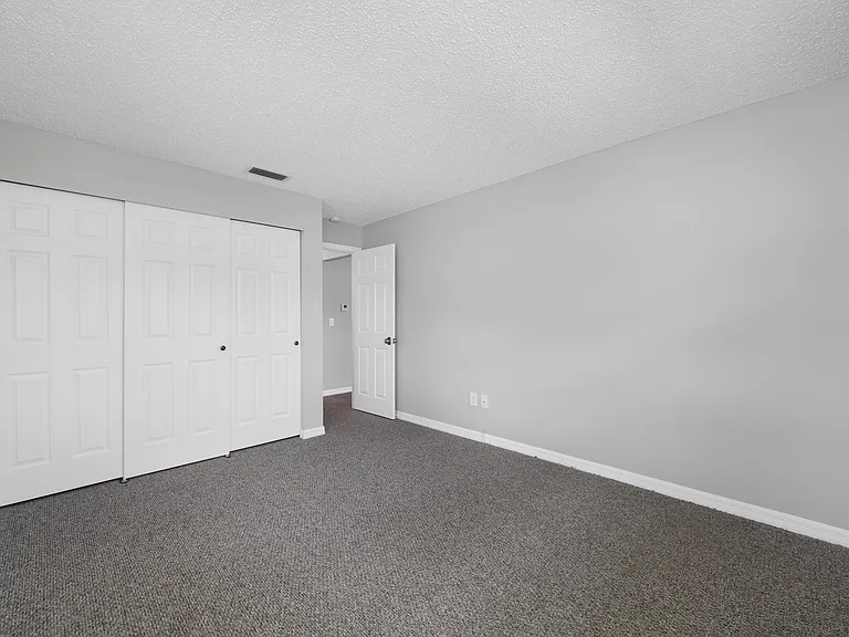 7077 Versailles — Photo 14