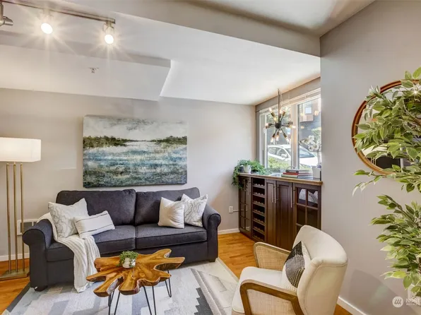 76 Cedar Street #207, Seattle, WA 98121