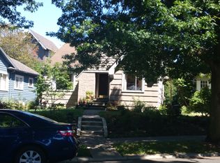 2576 10th Ave W, Seattle, WA 98119