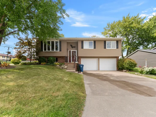 2957 9 1/2 St, East Moline, IL 61244