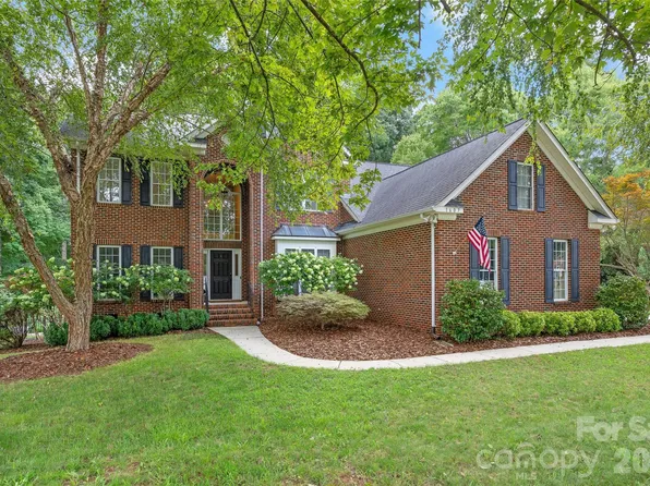 1607 Crestgate Dr, Waxhaw, NC 28173