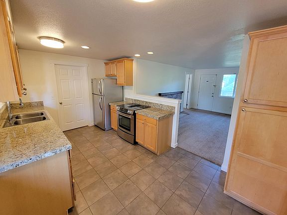 5th image of 2403 1/2 B St