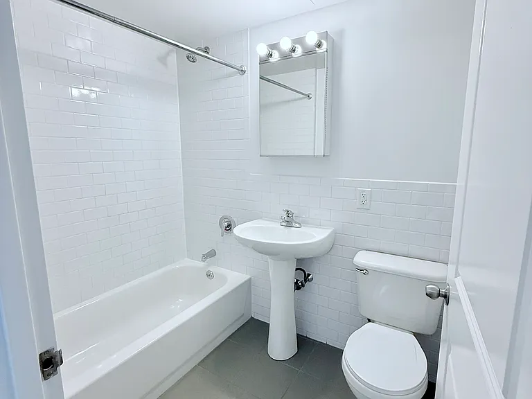31-12 31st St #4 — Photo 6