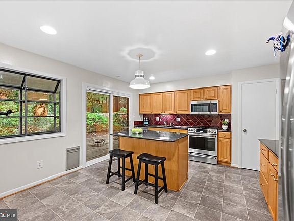 5th image of 11200 Angus Pl