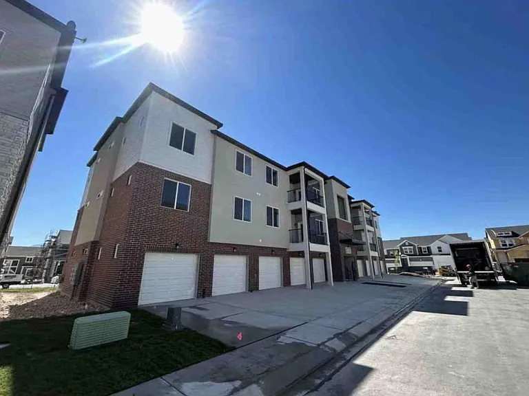 13537 Poole Dr #302 — Photo 8
