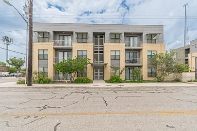711 South Frio Street - 1302 — Photo 2