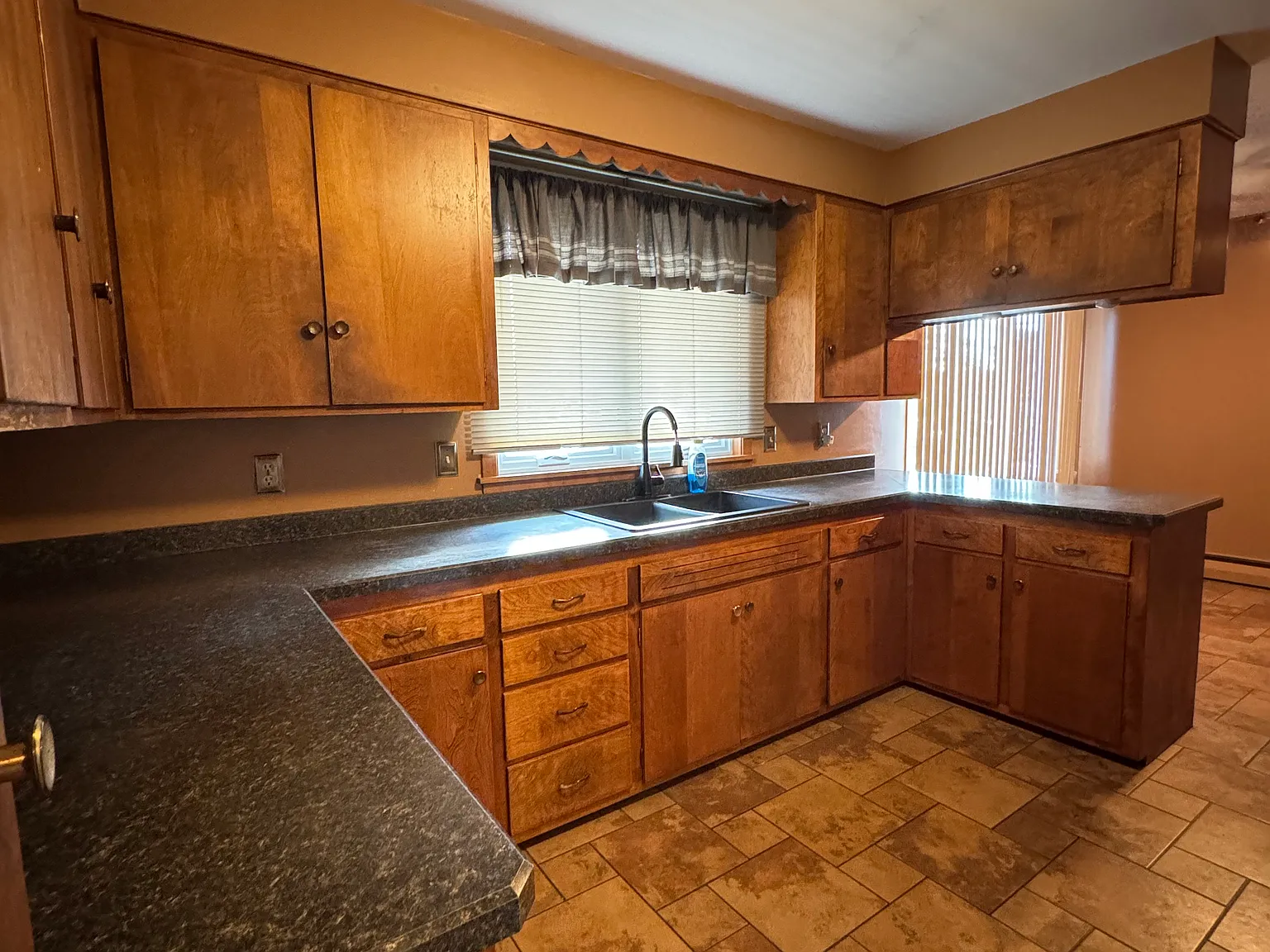 2 bed, 1200 sqft, $1,700 — Photo 4