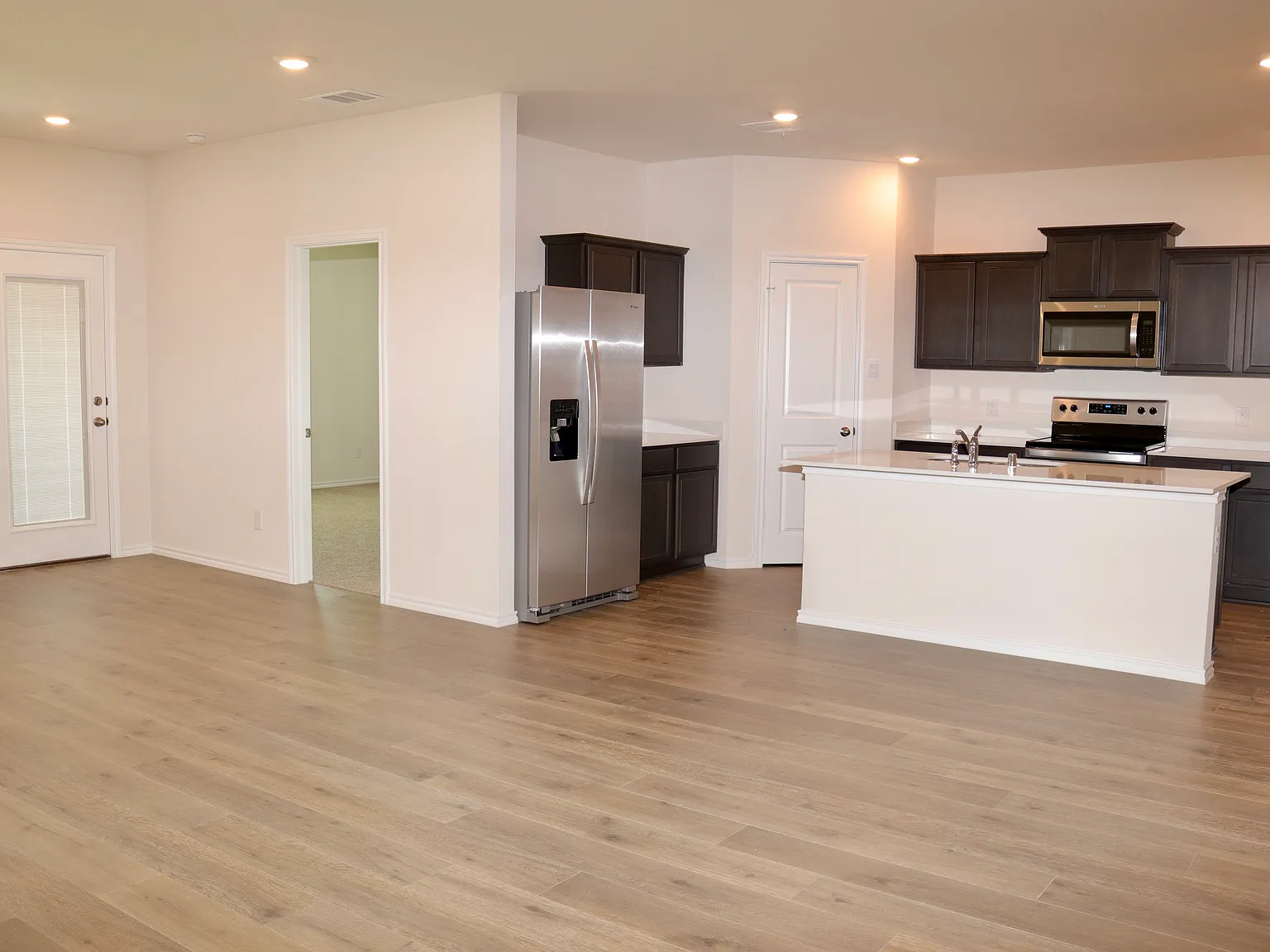 4 bed, 2599 sqft, $2,450 — Photo 4