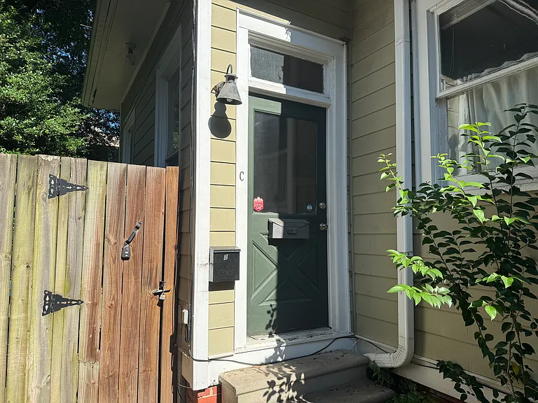 978 Myrtle St NE #C — Photo 14