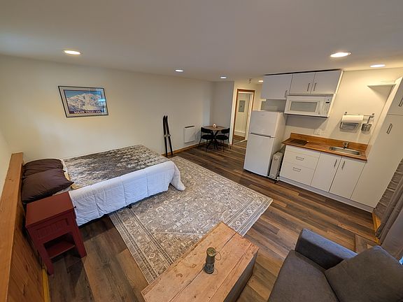 5th image of 1589 Sandy Way #A